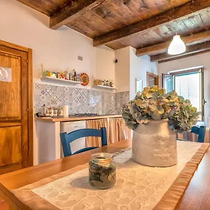https://chantal-apartment.hotelsalgherosardinia.com