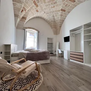 https://holiday-house-signuria.lecce-hotels.com