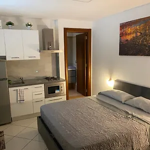https://room-mazzini.lecce-hotels.com